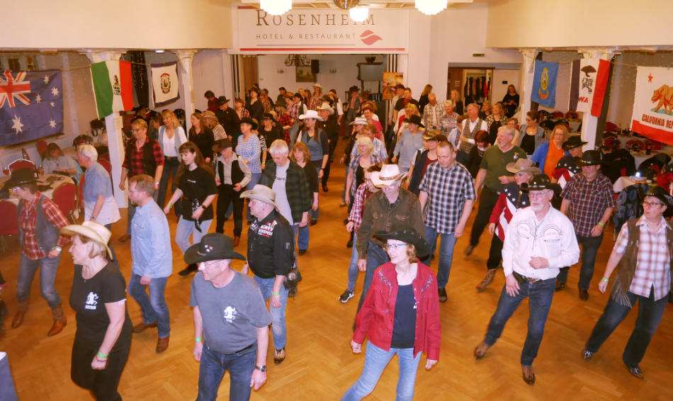 Spaß & Partylaune beim Line Dance Charity-Event zum 20-jährigen Line Dance-Jubiläum der Country & Line Dance
            Gruppe Kiel mit DJ Mike WestCo aus Berlin